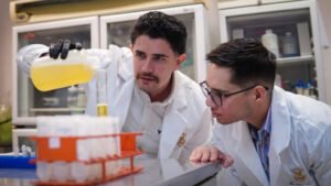 Jóvenes científicos de la Facultad de Ciencias Químico Biológicas de la UAS emprenderán estancia de alto nivel en el Consejo Superior de Investigaciones Científicas de España